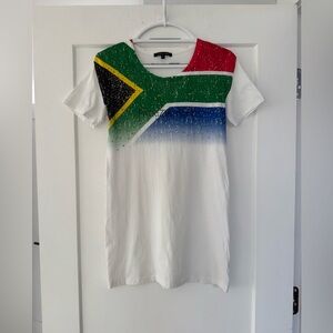 Patrizia Pepe Women’s White and Multicolored Graphic Tee. Size M